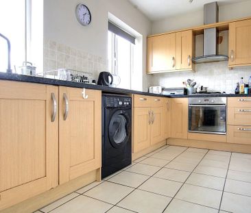 2 bedroom end of terrace house to rent - Photo 2