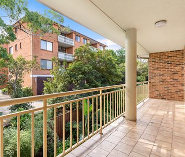 Oversized apartment in a convenient location - Photo 3