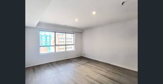 Luxury two bedroom apartment in Harbour Garden Tower - Photo 1