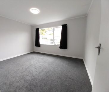 Sunny Fully Refurbished Flat in Newlands - Photo 4