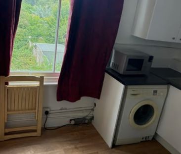 Studio Flat, Walm Lane, NW2 - Photo 4