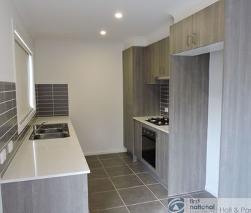 28 Cabernet Way, Pakenham - Photo 3