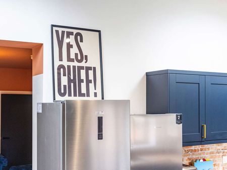 Newley refurbished property close to UHW Room 1 - Photo 3