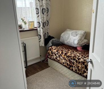 3 bedroom terraced house to rent - Photo 5