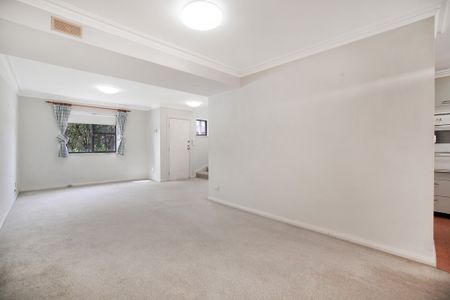 Modern and Spacious Townhouse - 1 WEEK FREE RENT - Photo 2