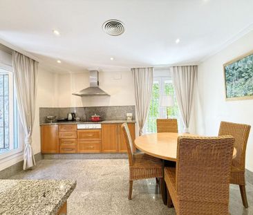 Luxury Semidetached House for rent in Marbella Del Este, Spain - Photo 4