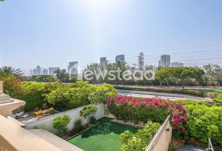 Type 4M | Full Lake View | Freshly Painted - Photo 2