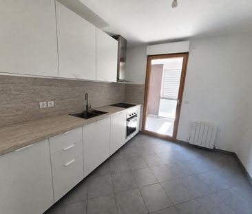 Location Appartement 4 pièces 90m² LYON 3ème - Photo 4