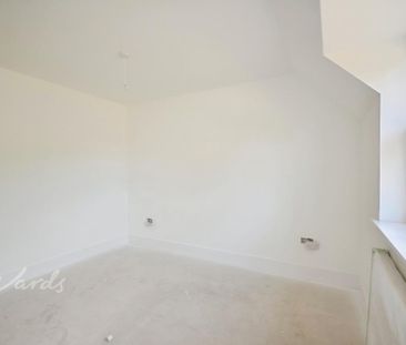 4 bedroom semi-detached house to rent - Photo 2