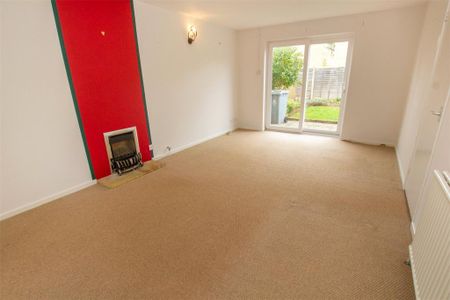 4 bedroom semi-detached house to rent - Photo 3