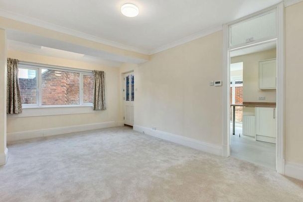 3 bedroom flat to rent - Photo 1