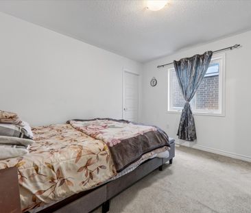 For Lease - 1419 Mockingbird Square, Pickering, Ontario - Photo 3