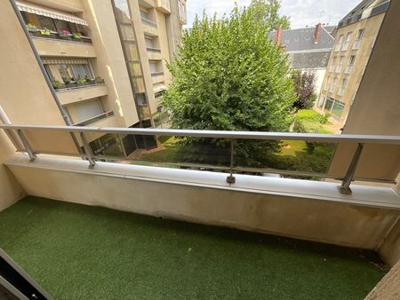 A LOUER - Jacobins - Appartement haut de gamme de 100.27 m² avec balcon, parking et cave. - Photo 4