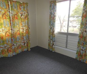 3 Bedroom - Walking distance to town - Photo 3