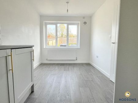 4 bedroom semi-detached house to rent - Photo 2