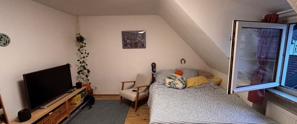 Schöne 1,5 -Zimmer Wohnung mit EBK (ab 1. November) - Foto 1