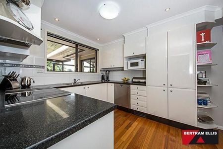 This property ticks a lot of boxes for a family home! - Photo 5