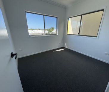 For Lease: Stunning Family Home at 22 Michigan Way, Andergrove - Photo 6