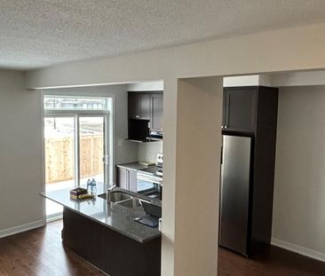 For Lease - 527 Galanthus Walk, Kanata, Ontario - Photo 6