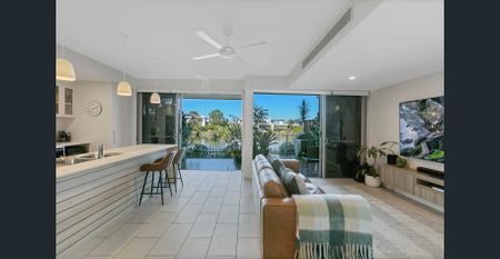 Stylish, Low-Maintenance Living in Prime Mountain Creek Location (for 6 month lease) - Photo 4