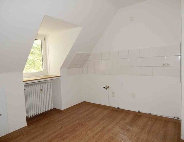 Nähe Zentrum! 2-Zimmer-Dachgeschosswohnung in attraktiver Wohnlage - Photo 1