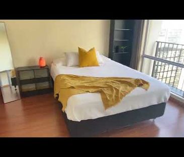Bright Studio with Cityscape View in Harbour Oaks - Photo 3