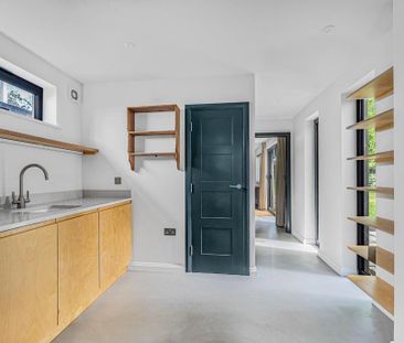 5 bedroom detached house to rent - Photo 2