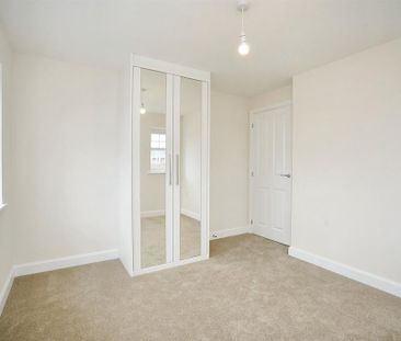 4 bedroom detached house to rent - Photo 4