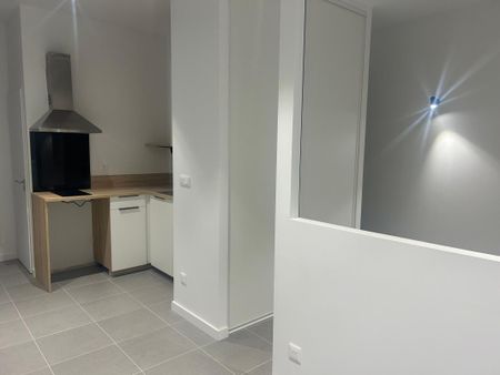 Location Appartement 1 pièce 27m² MONT DE MARSAN 40000 - Photo 3