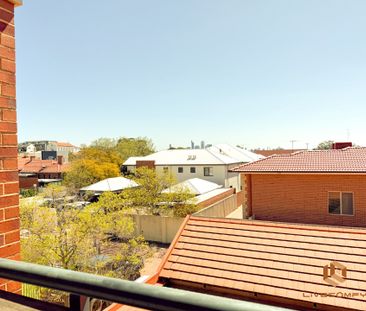 Victoria Park - Photo 2