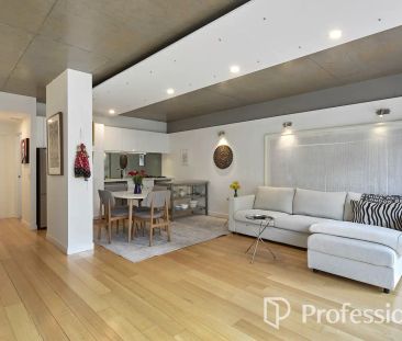 “ULTIMATE TOWN RESIDENCE – 2 X ENTERTAINING BALCONIES” - Photo 4