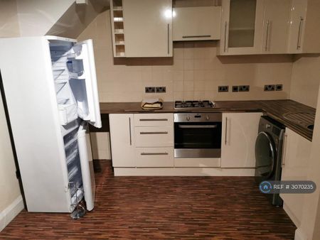 2 bedroom semi-detached house to rent - Photo 5