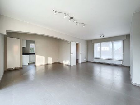 Zeer ruime villa met 4 slpkrs gelegen op TOP locatie - Photo 3