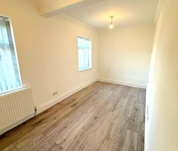 4 bedroom semi-detached house to rent - Photo 2