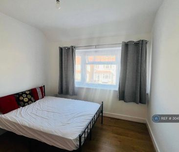 4 bedroom semi-detached house to rent - Photo 6