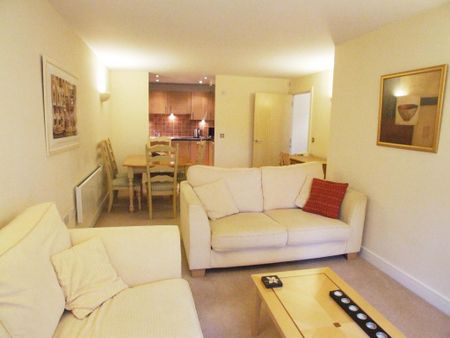 2 bedroom flat to rent - Photo 2