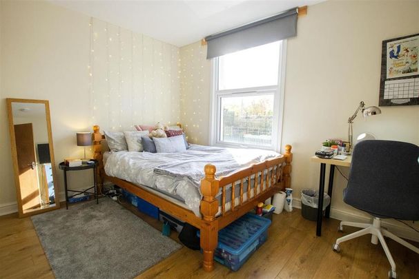 6 bedroom house to rent - Photo 1