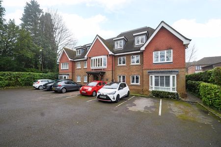 Boundary Road, Grayshott, Hindhead, Surrey, GU26 - Photo 2