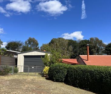 Lovely Established Home on 1,332 m² Allotment - Photo 6