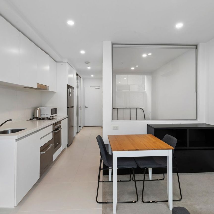 Modest Furnished West Melbourne Apartment - Photo 1