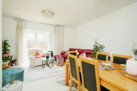 2 bedroom semi-detached house to rent - Photo 2