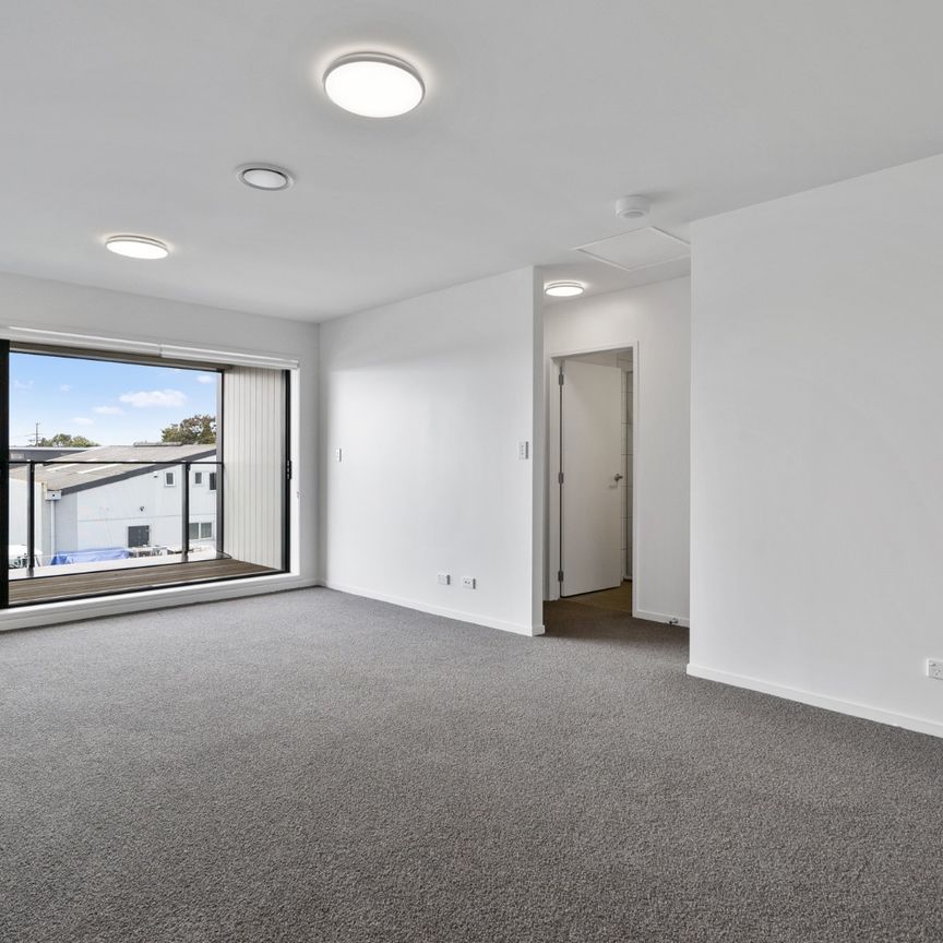 Spacious 2 Bedroom 1 Bathroom Apartment - Photo 1