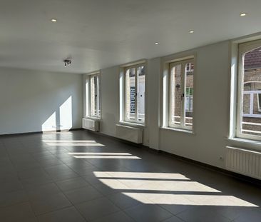 Duplexappartement met 2 slaapkamers in centrum van VEURNE. - Foto 5