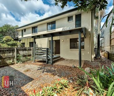 LOVELY, AIR CONDITIONED TOWNHOUSE IN EVERTON PARK ! - Photo 6