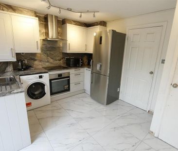 2 bedroom end of terrace house to rent - Photo 4