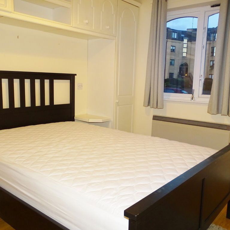 1 Bed Flat - Photo 1