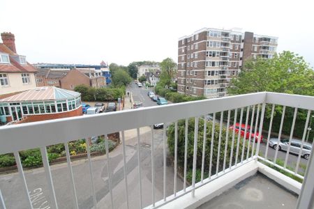 2 bedroom flat to rent - Photo 3