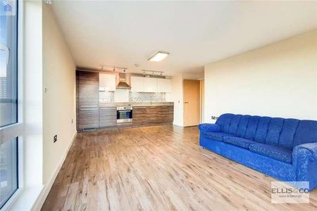 T R S Apartments, The Green, Southall, UB2 - Photo 2