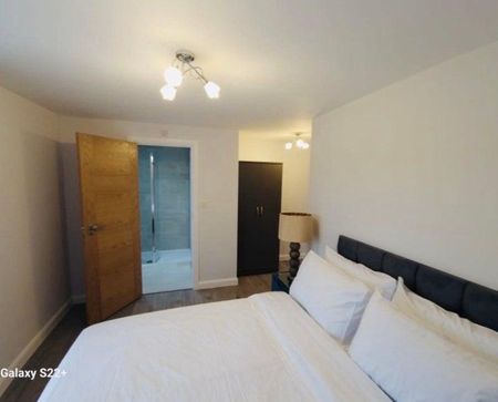 4 bedroom house of multiple occupation to rent - Photo 4