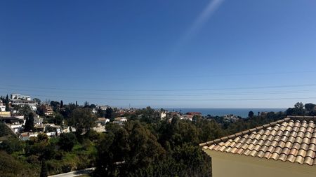 Middle Floor Apartment in Fuengirola - Photo 5